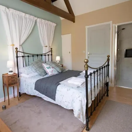 Retreat With 4 Spacious Bedrooms Bulat-Pestivien