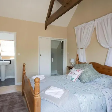 Retreat With 4 Spacious Bedrooms Tatil Evi Bulat-Pestivien