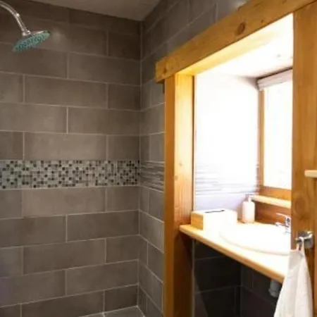 Retreat With 4 Spacious Bedrooms Bulat-Pestivien